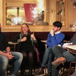 Autores de "Política en serie" conversando en el Manuela